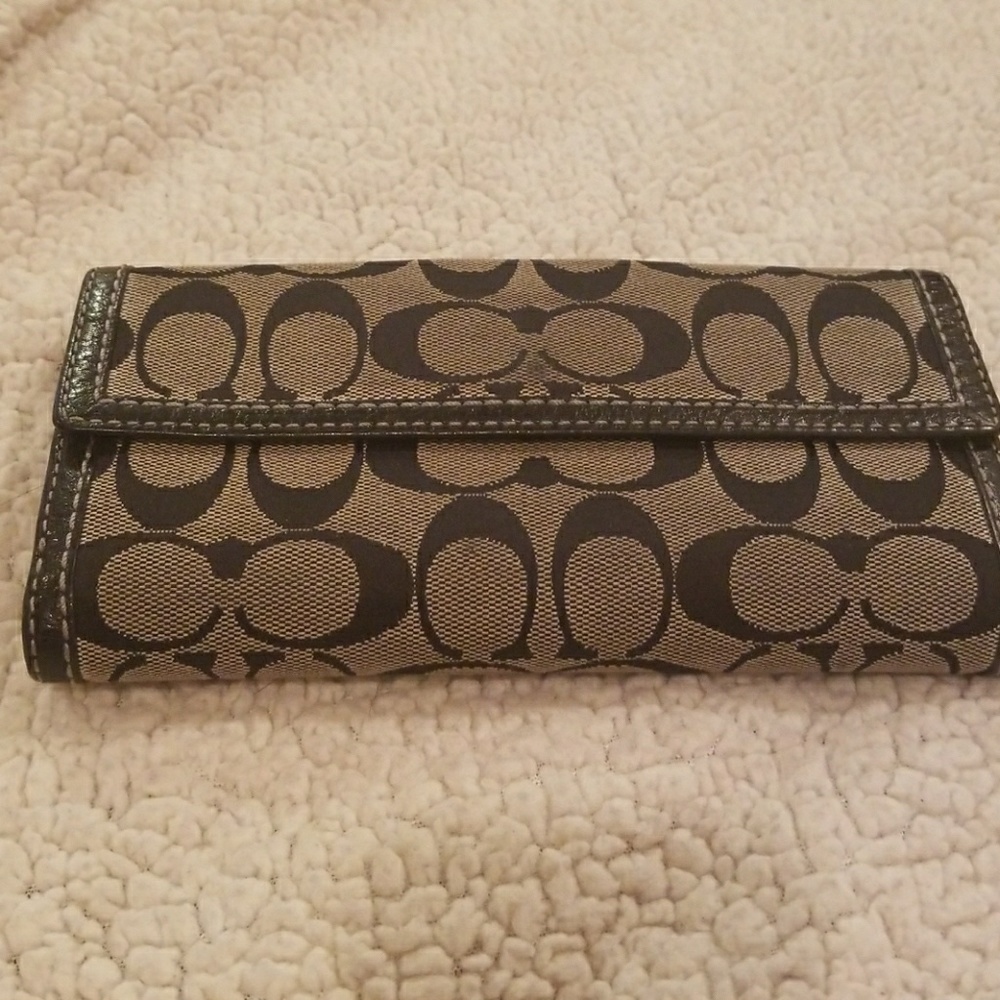 GUC Wallet w/Checkbook Cover